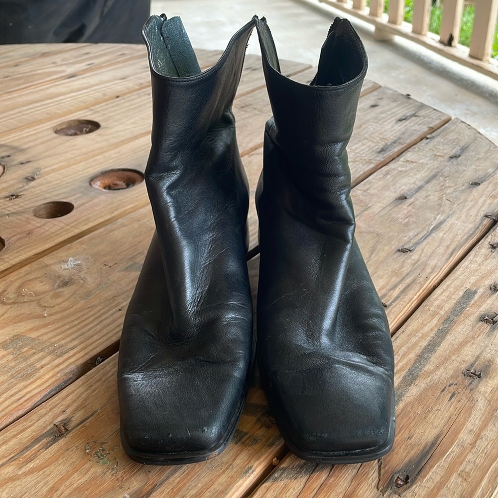 Stuart Weitzman Square Toe Black Leather Booties
Zip up Back size 8.5